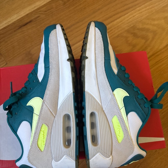 Nike Blazer Mid ‘77 (Youth size 6/ women’s size 7.5) - Picture 6 of 8